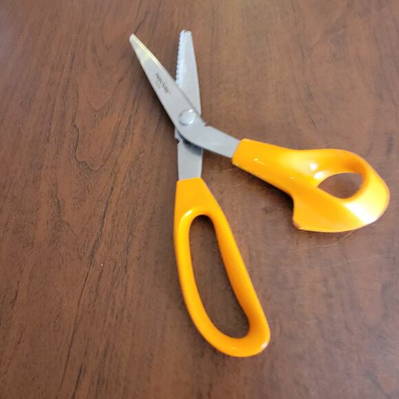 Fiskars Pinking Shears Scissors For Right-Handed Users Orange. Made in USA - Picture 10 of 10